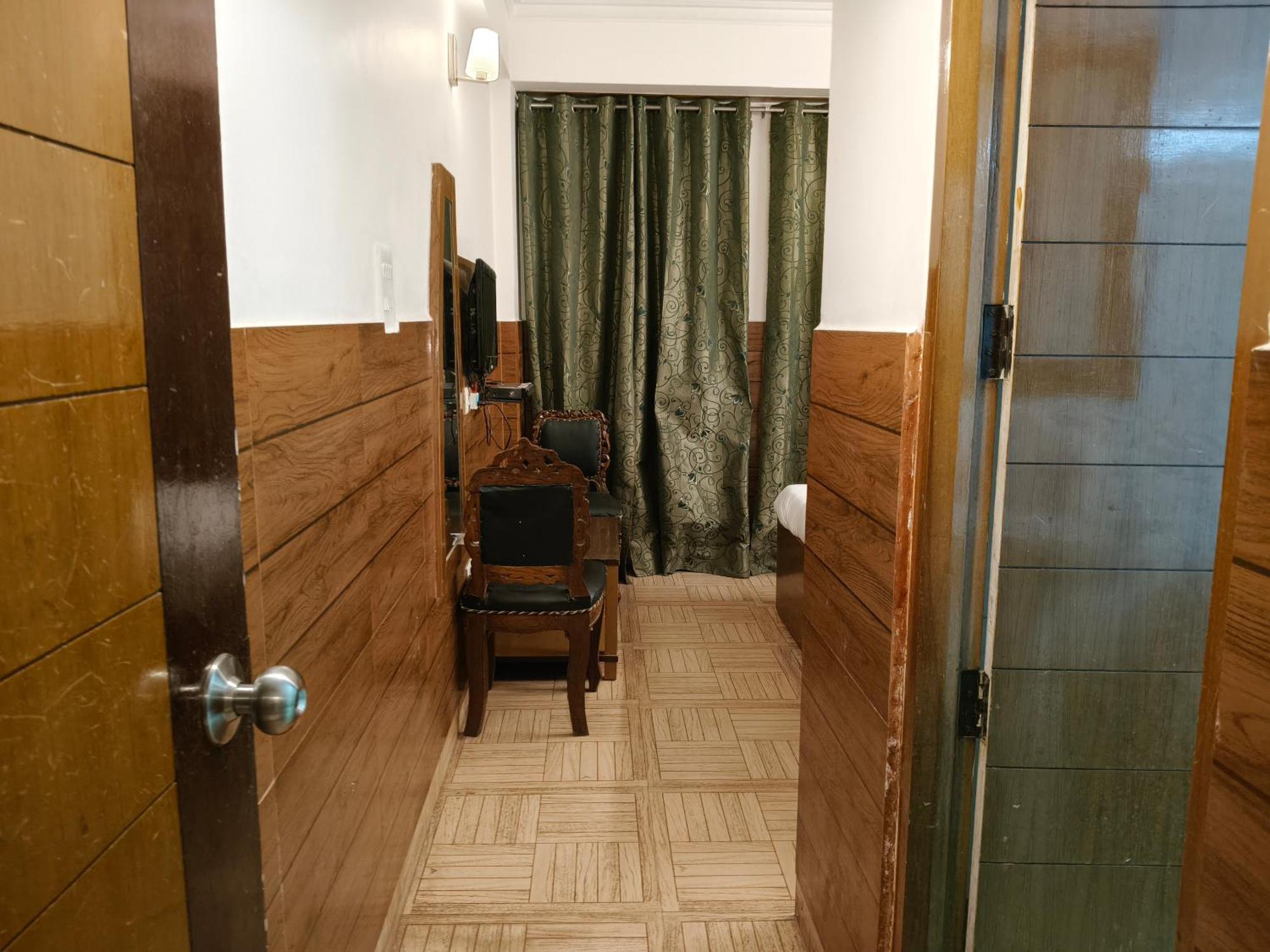 Hotel Kailash Residency 데라둔 외부 사진