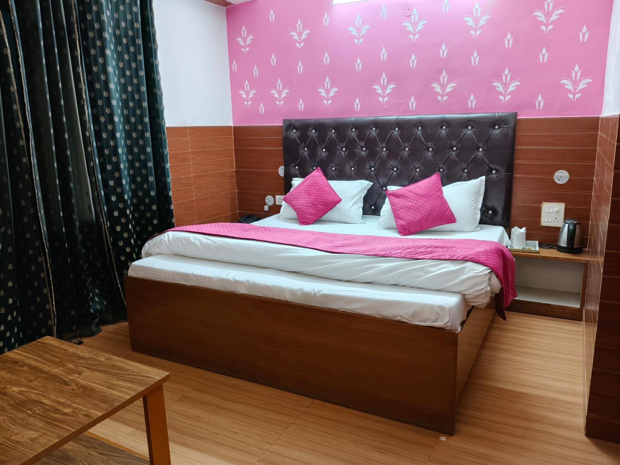 Hotel Kailash Residency 데라둔 외부 사진